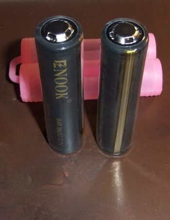 2x Enook 3200mAh protected button top 18650