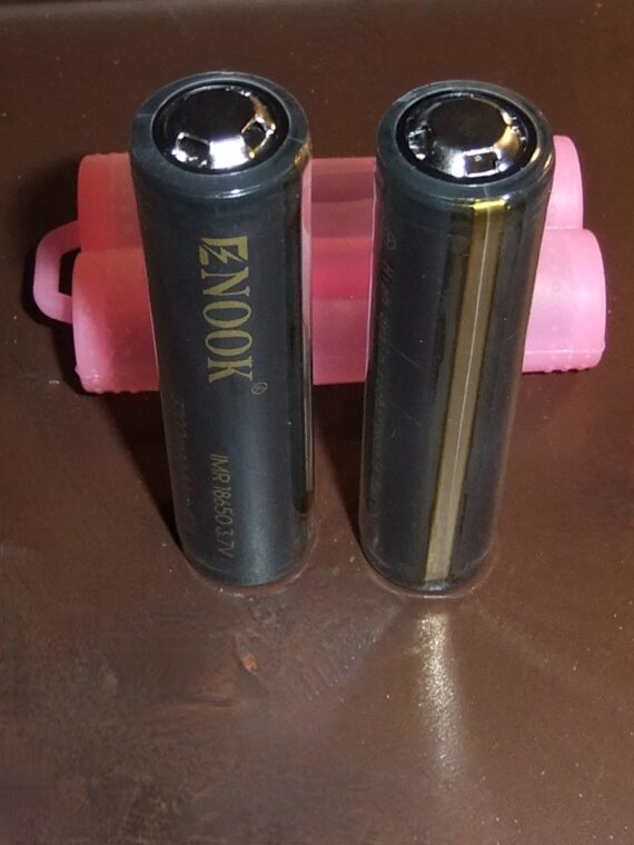 2x Enook 3200mAh protected button top 18650