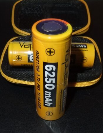 2 x  Vapcell F63 6250mAh 21700 batteries