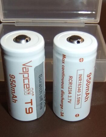 2x Vapcell T9 950mAh mAh Button Top 16340