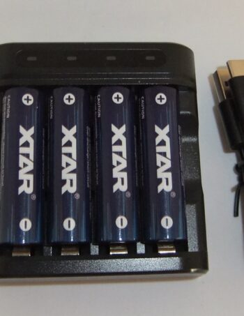 4x XTAR AA 1.5V Li-I0n 2700mAh Batteries and L4 USB charger
