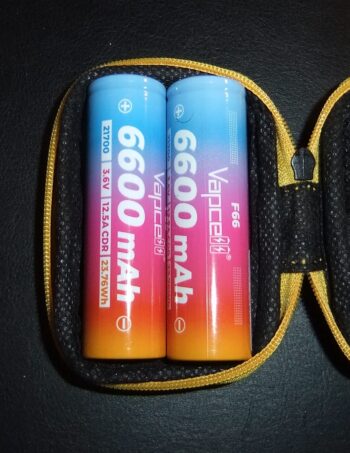 2 x Vapcell F66 6600mAh 21700 batteries
