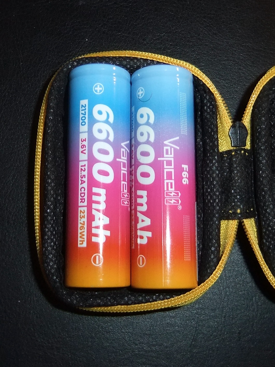 2 x Vapcell F66 6600mAh 21700 batteries